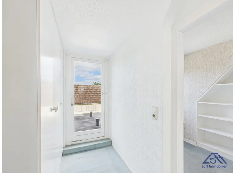 Flur DG - Lütt Immobilien - Kiel