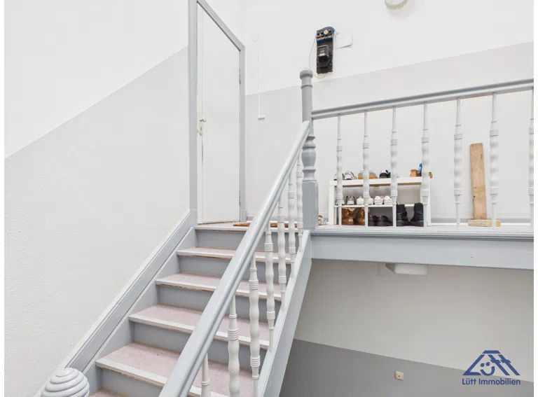 Aufgang zur Wohnung - Lütt Immobilien - Südfriedhof