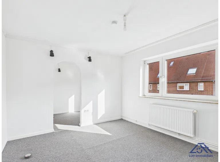 Durchgang zum Ankleide ( Kinderzimmer) - Lütt Immobilien - Kiel
