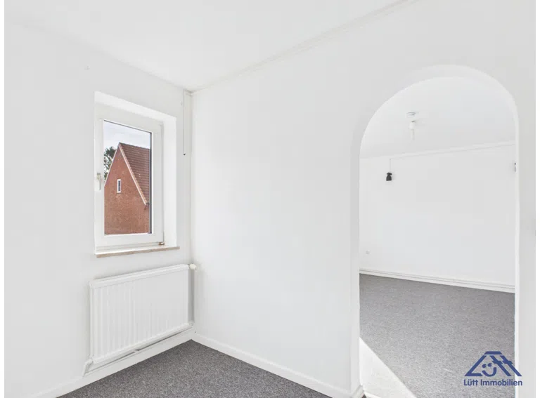 Ankleide, Kinderzimmer Durchgang - Lütt Immobilien - Kiel