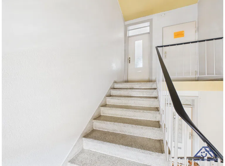 Treppenaufgang-Luett-Immobilien-Kiel-Brunswik