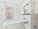 Badezimmer-Luett-Immobilien-Kiel-Gaarden.jpg