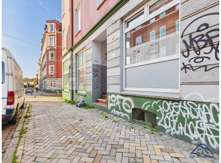 Hauseingang-Luett-Immobilien-Kiel-Gaarden.jpg