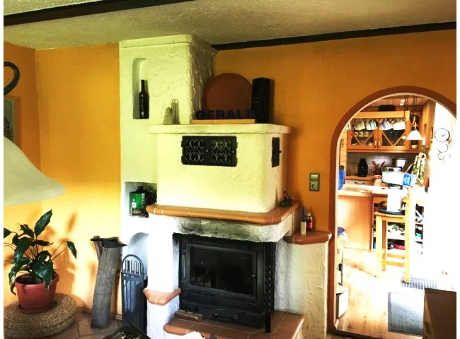 Wohnzimmer und Eingang Küche EG