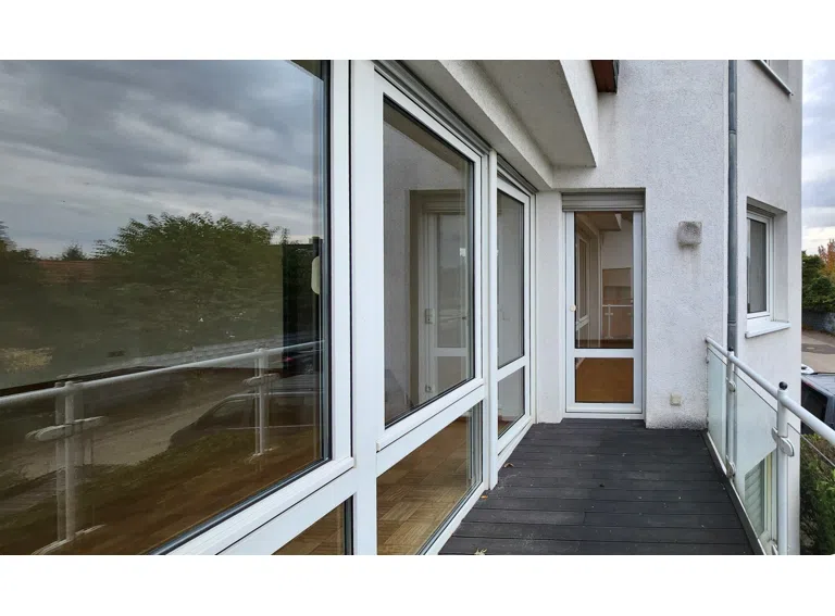 6 Balkon mit schöner Fernsicht (2)