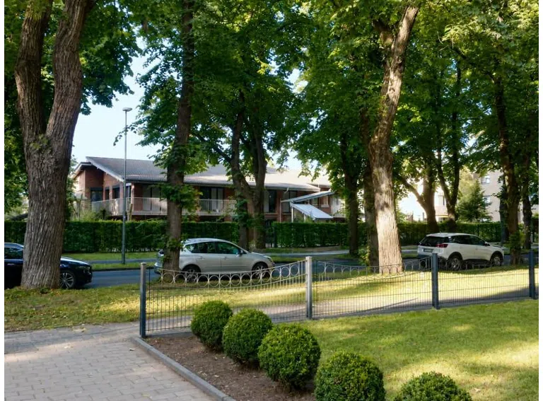 025 Sicht auf die Straße vom Hauseingang