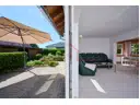 Fließender Übergang vom Wohnbereich auf die sonnige Terrasse