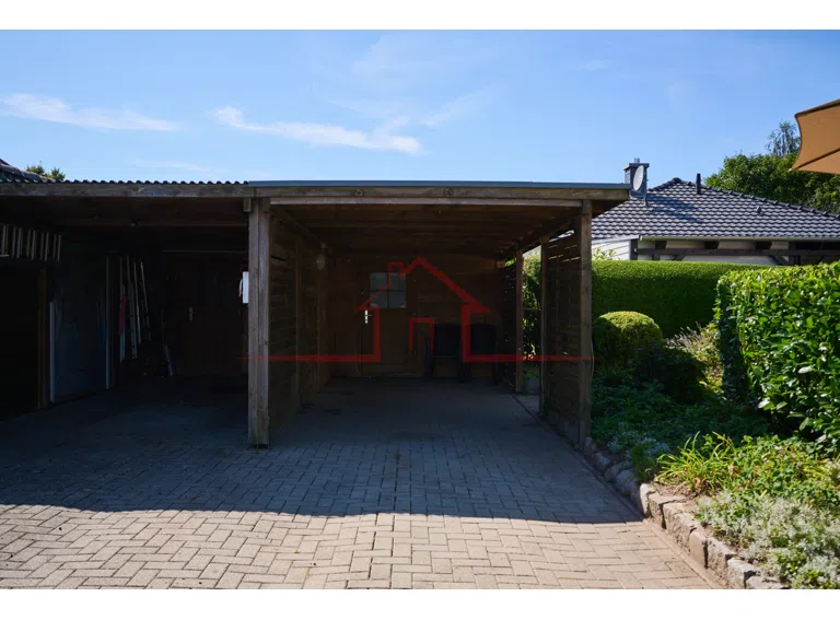 Zufahrt zum Carport