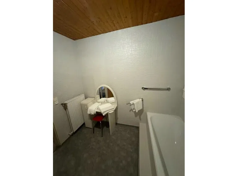 12 DG Bad