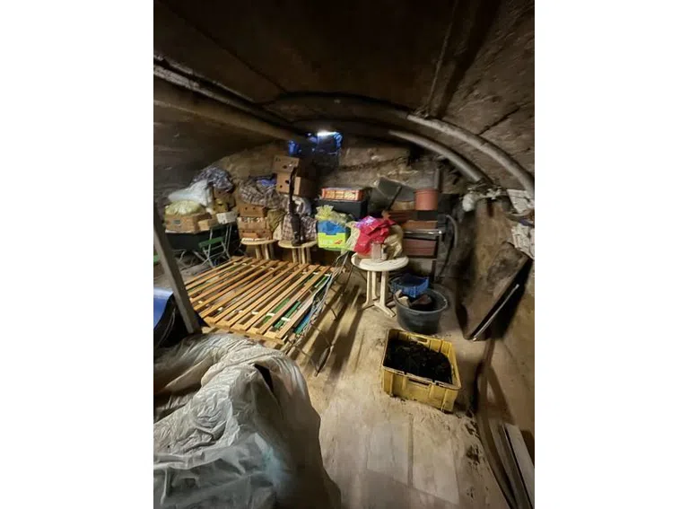 44 Kellerraum