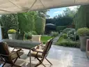 Terrasse mit Blick in den Garten