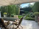 Terrasse mit Blick in den Garten