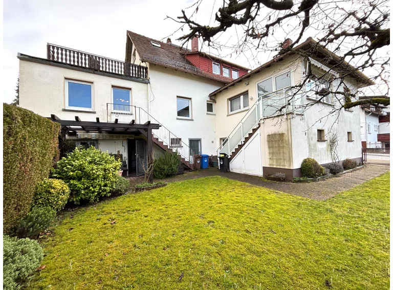 Rückansicht Haus komplett