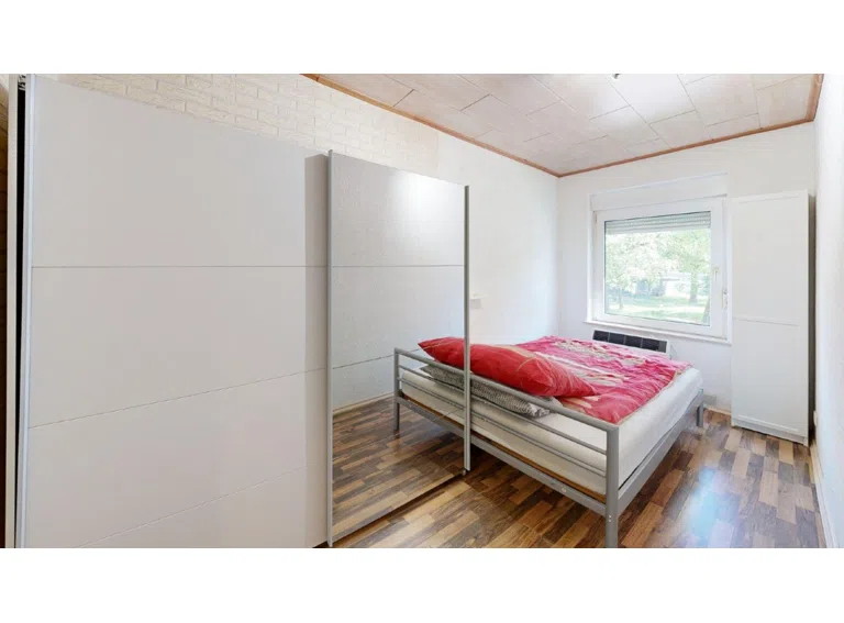 Schlafzimmer 1