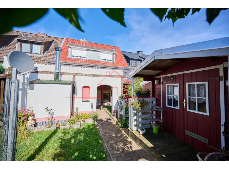 Pflegeleichter Garten mit geschützten Rückzugsplätzen.2026