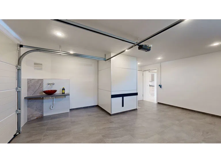 Garage UG + Aufzug