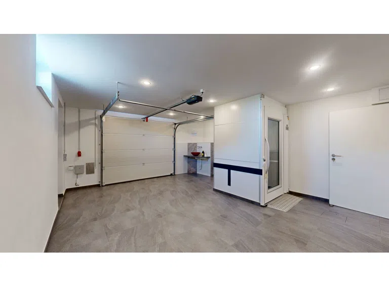 Garage + Aufzug UG