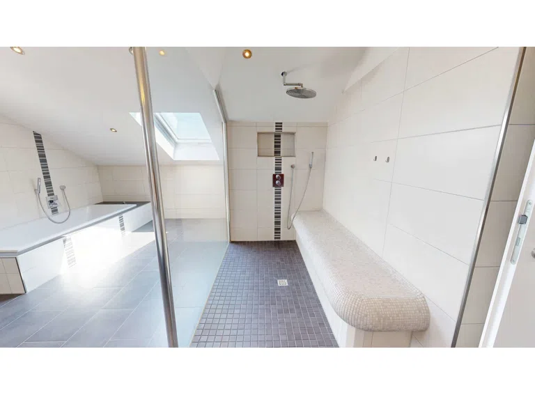 Badezimmer DG
