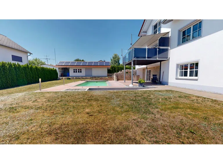 Garten mit Pool