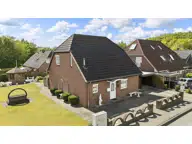 Bild von Familienfreundliches Eigenheim auf großzügigem Eckgrundstück Häuser, in Lübeck, 105.00 m², 4.00 Zi., Bj. 1993