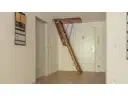 Eingangsbereich mit Treppe in den Dachboden
