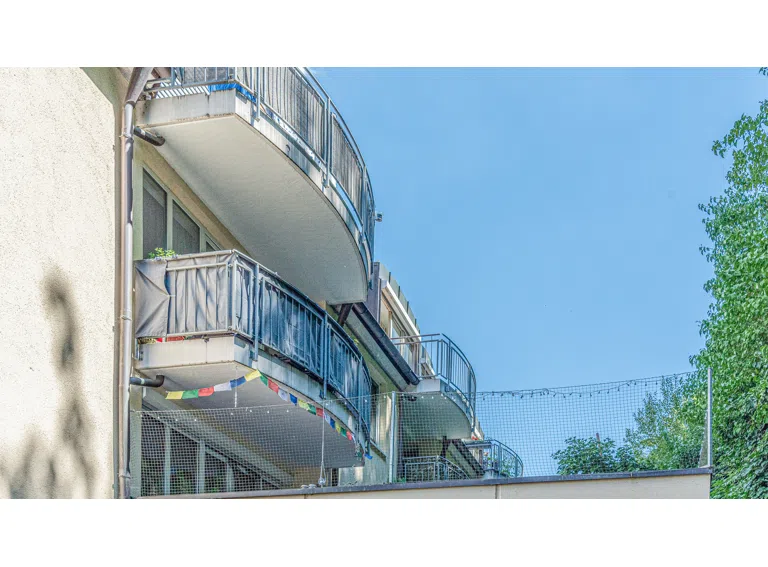 Balkone vom Hof aus gesehen