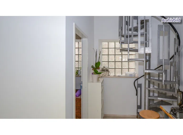 Diele mit Treppe ins Obergeschoss