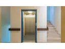 Treppenhaus mit Lift