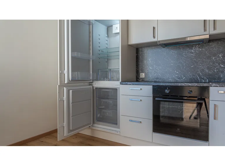 EBK mit Kühlschrank und Gefrierschrank