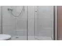 frisch renoviertes Badezimmer