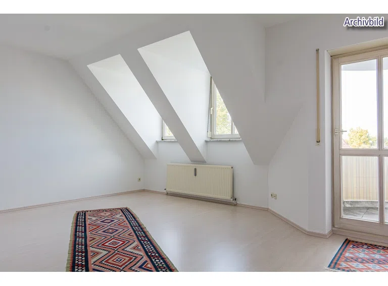 Wohnzimmer mit Balkonzugang