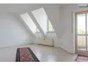 Wohnzimmer mit Balkonzugang