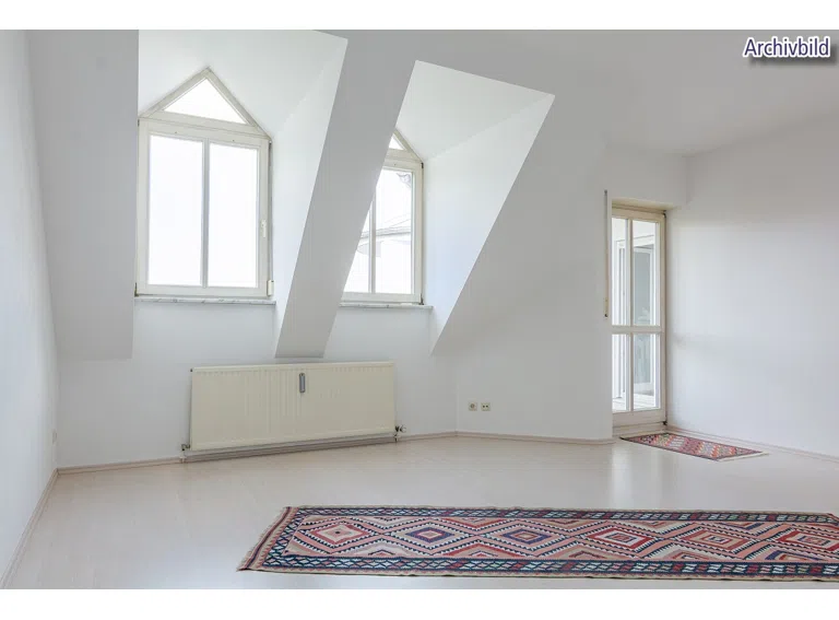 Wohnzimmer mit Balkonzugang