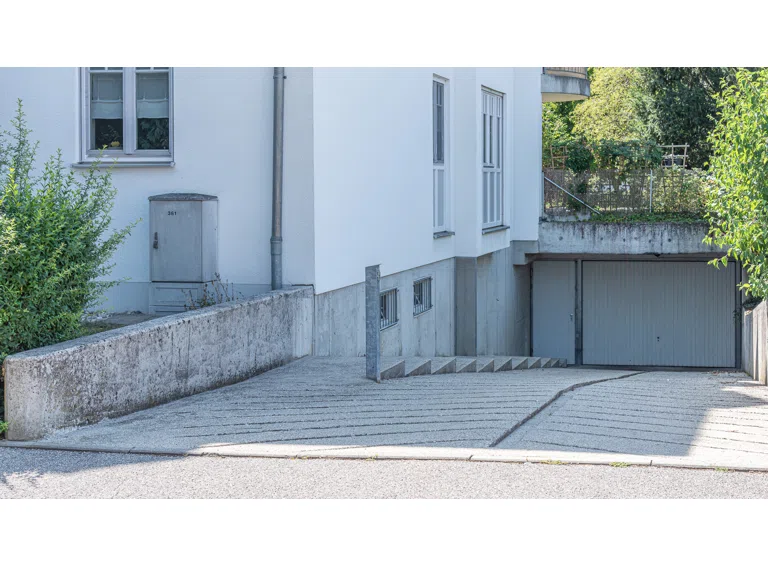Tiefgarageneinfahrt
