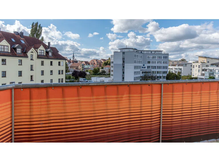 Südwest-Balkon mit Markise