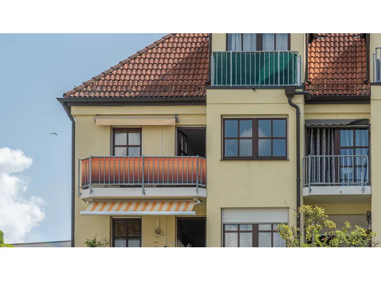 Balkon an der Ecke mit Sonne ab Mittag bis Untergang
