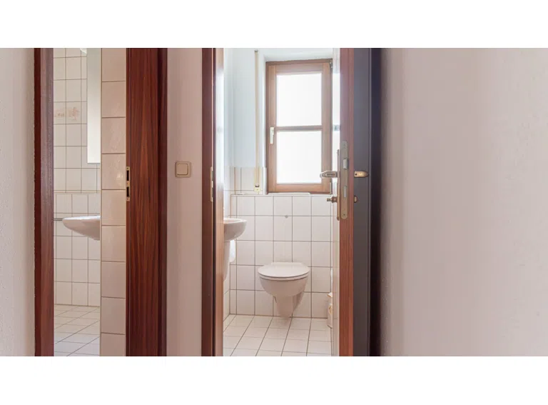 Badzugang und WC