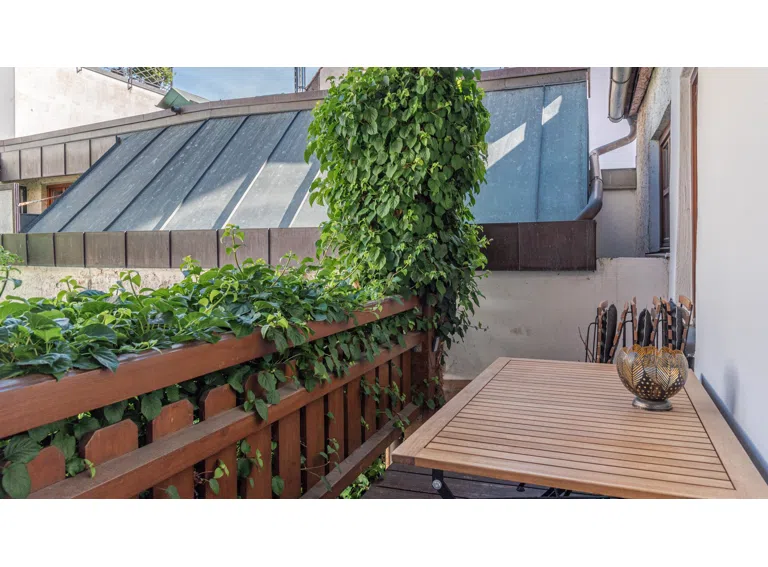 überdachter Balkon
