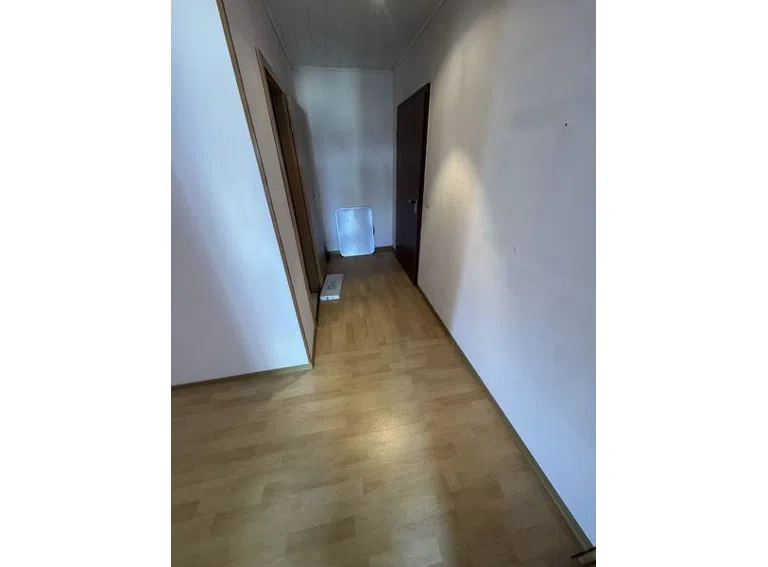 14 Flur zum Eingang