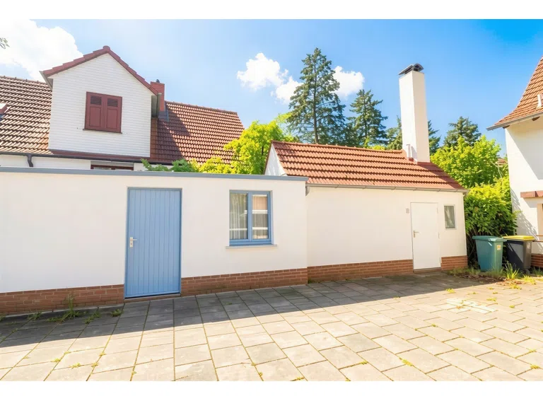 Außenansicht - Seitengebäude - Garage + Heizung