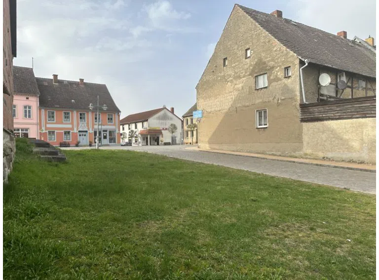Ansicht-Grundstück