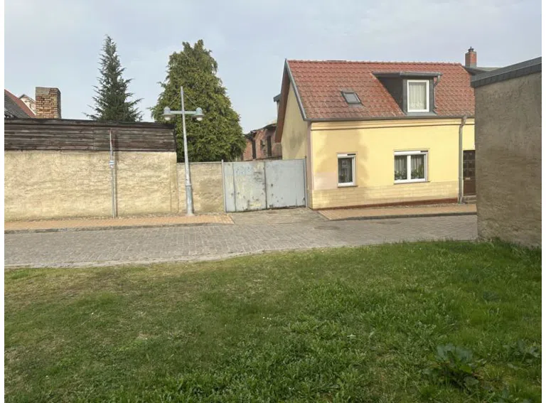 Ansicht-Grundstück