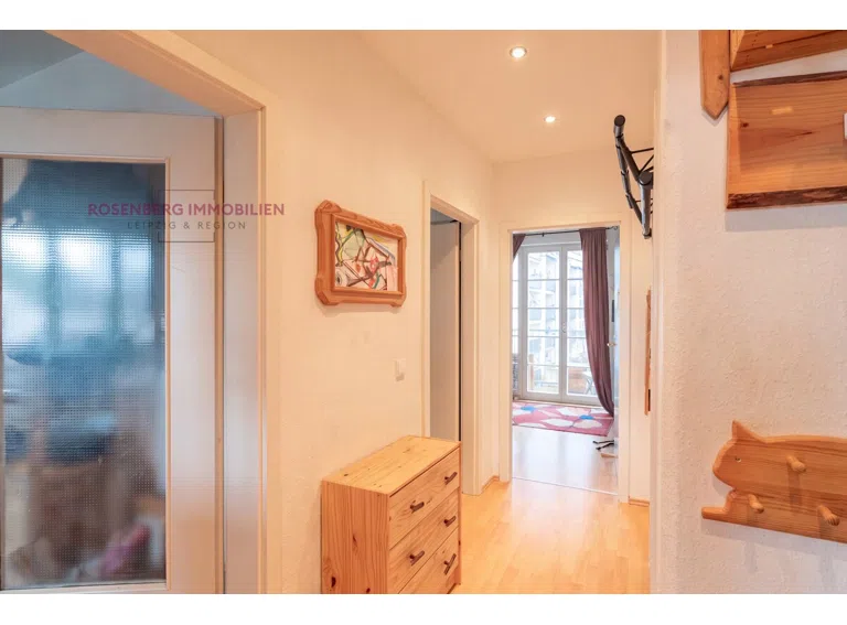 Immobilie in Leipzig zu verkaufen_ 3-Raum Wohnung _ Rosenberg Immobilien GmbH Leipzig _ Flur