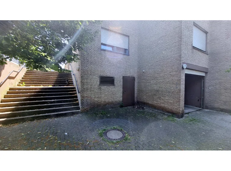 Zuwegung Wohneinheiten und Zufahrt Garage