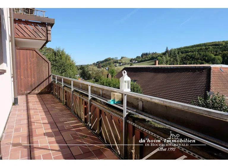 Wohnglück-mit-Aussicht-sonnige-2-Zi-ETW-Lenzkirch-003dahoim_immo_wtm.JPG