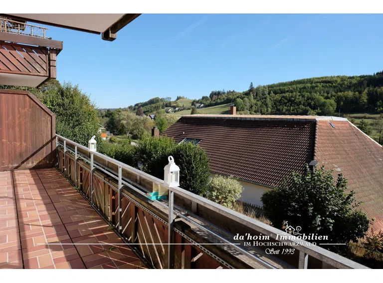 Wohnglück-mit-Aussicht-sonnige-2-Zi-ETW-Lenzkirch-004dahoim_immo_wtm.JPG