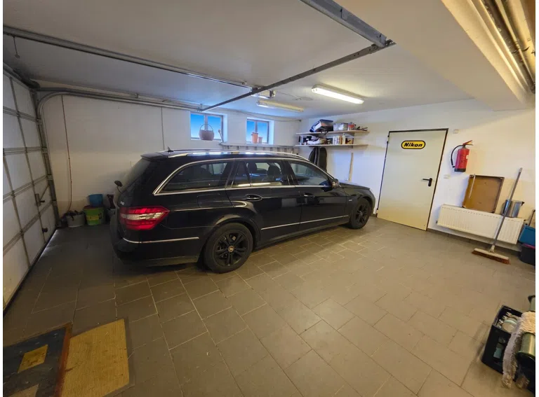 Garage mit elektrischem Torantrieb