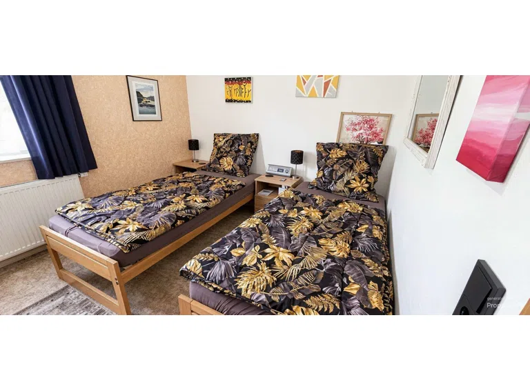 2. Schlafzimmer Souterrain (KI-optimiert)