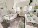 Badezimmer 1. OG (KI-optimiert)
