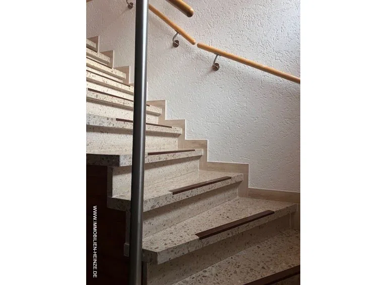 Steintreppe in UG